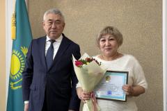 Женщины Петропавловска принимали поздравления от акима города Серика Мухамедиева 