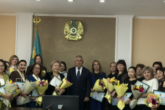 Женщины Петропавловска принимали поздравления от акима города Серика Мухамедиева 