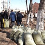 Студенттер «Таза қала» акциясына қатысып,саябақтарды қоқыстан тазартты