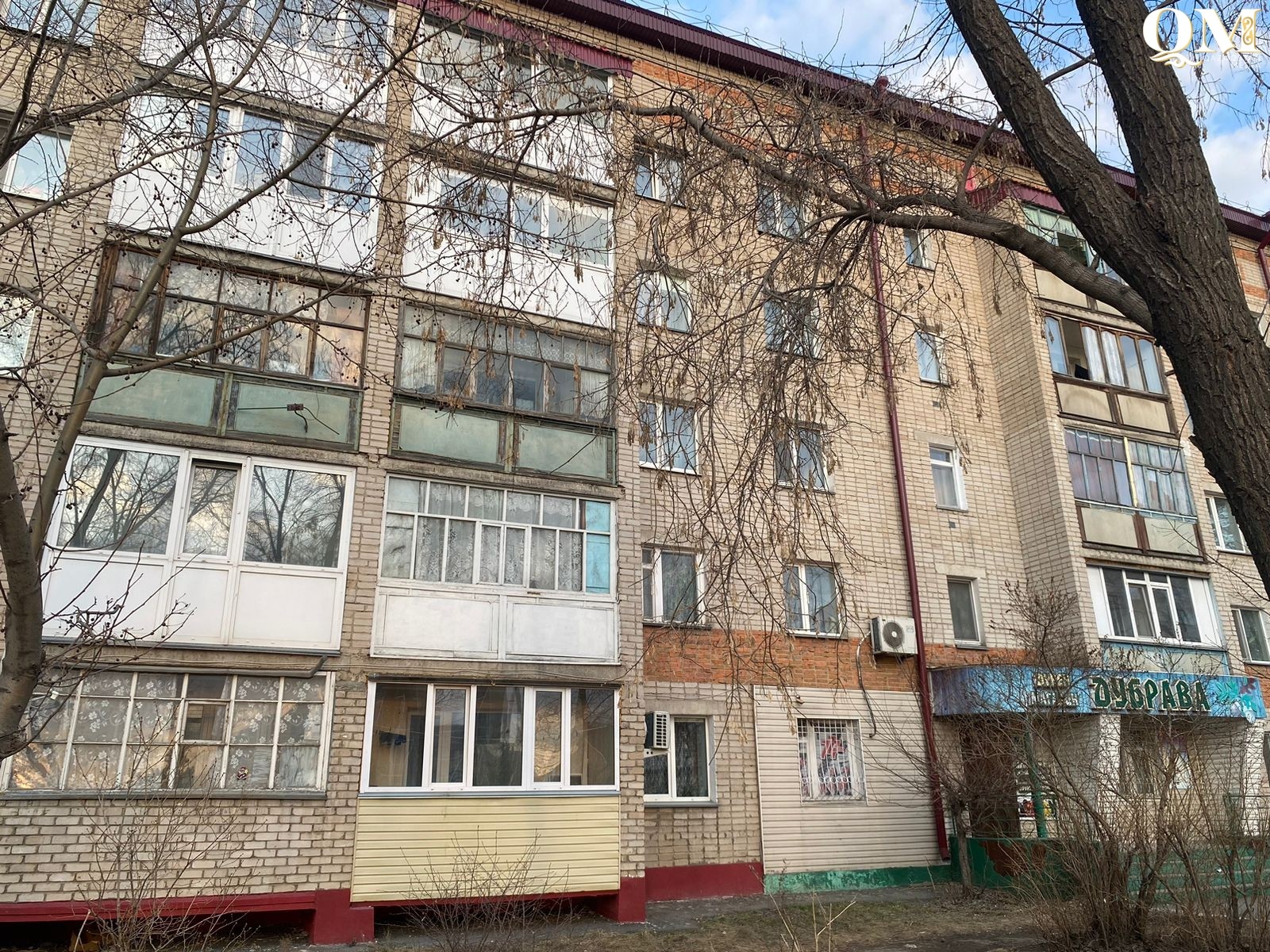 Выпав из окна многоэтажки разбилась женщина в Петропавловске