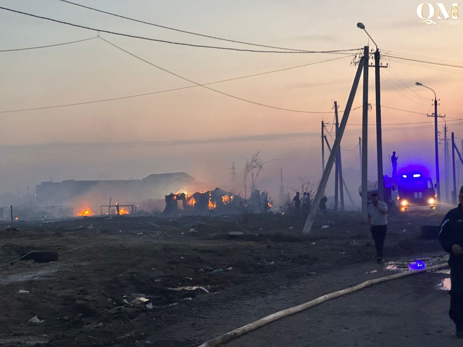Семь жилых домов дотла сгорело в Петропавловске из-за возгорания камыша