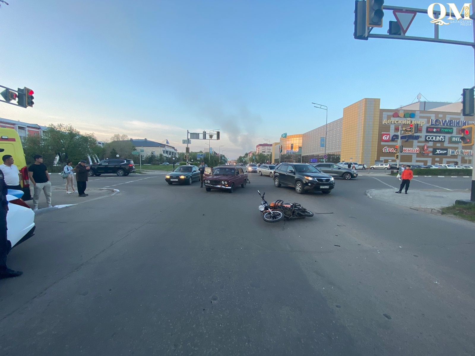 В Петропавловске мопед столкнулся с легковым авто