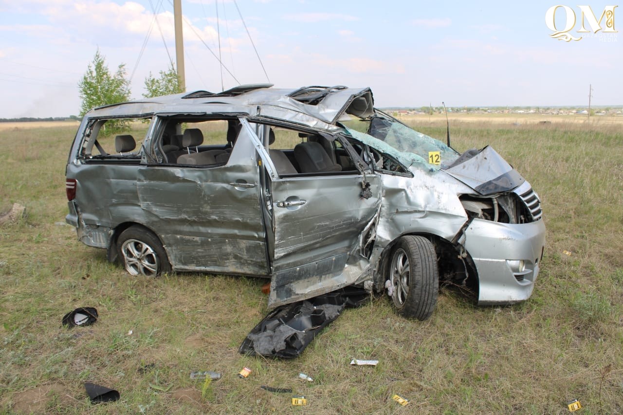 Две Toyota столкнулись на трассе в СКО: погибла пенсионерка