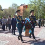 Қарасай мен Ағынтай батырлардың ескерткішіне гүл шоқтары қойылды