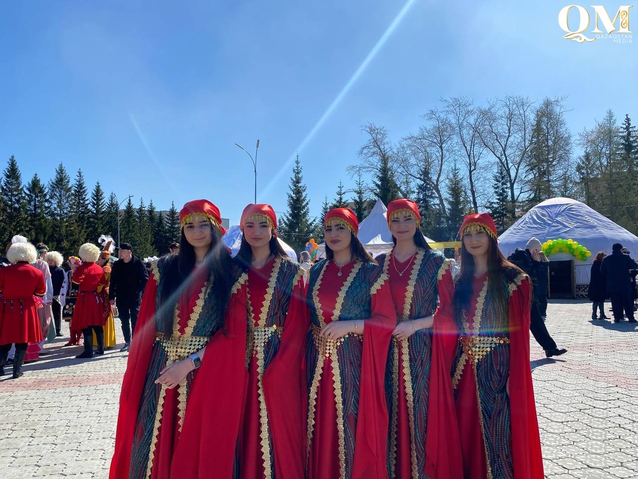 В День единства народа Казахстана в Петропавловске проходят массовые гуляния