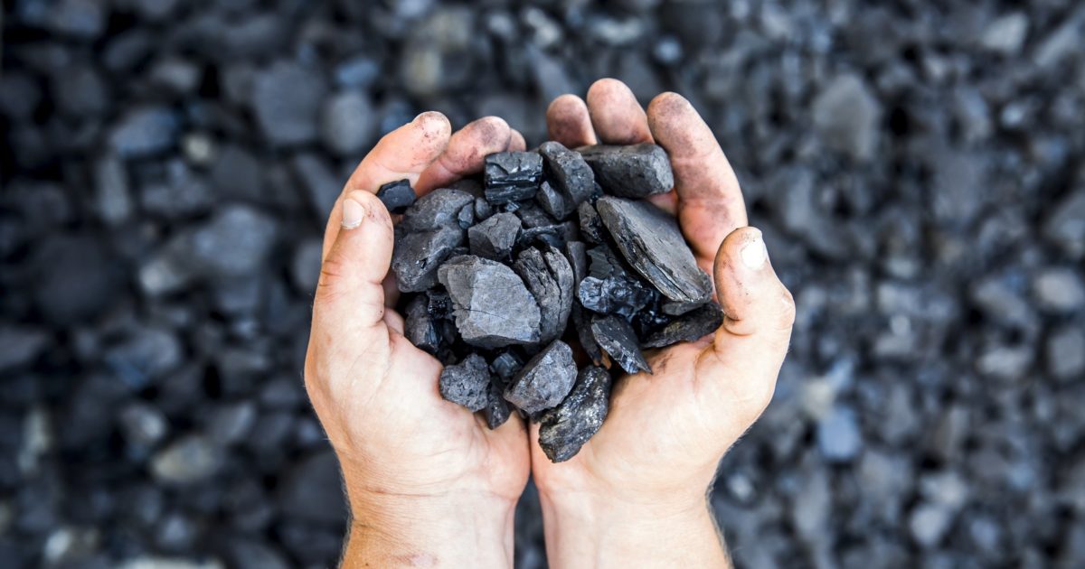 Жителей Петропавловска просят покупать уголь заранее