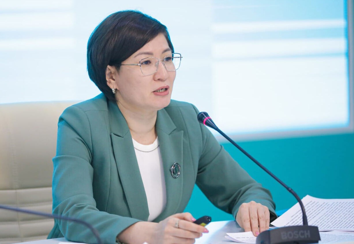 Сенатор от СКО Асем Рахметова принесла присягу депутата