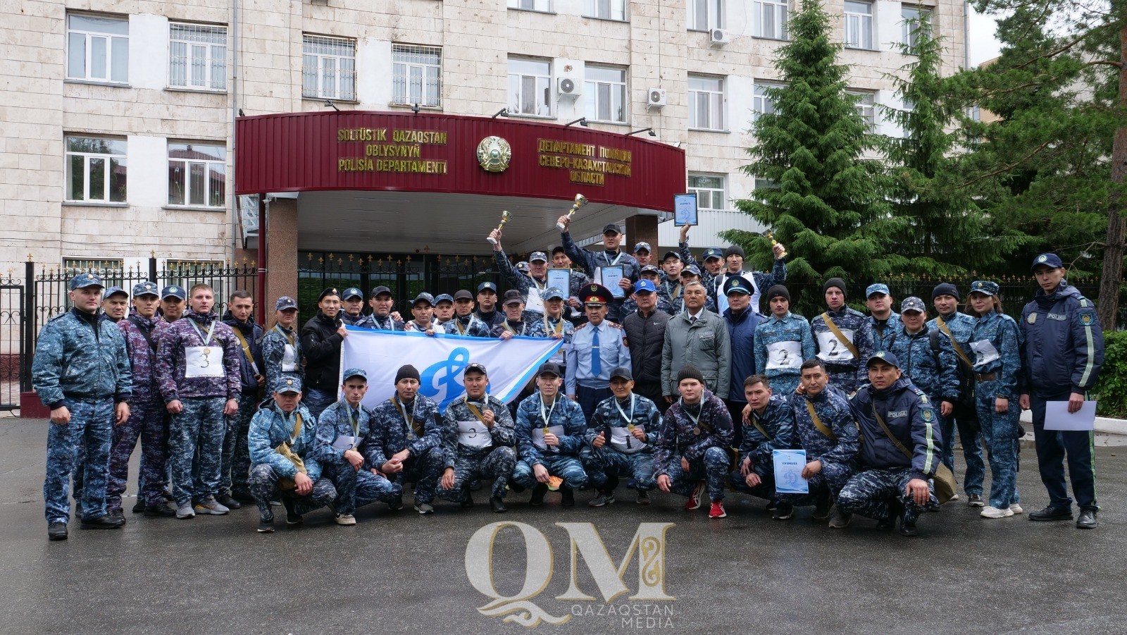 Госслужащие и полицейские Казахстана отмечают профессиональный праздник