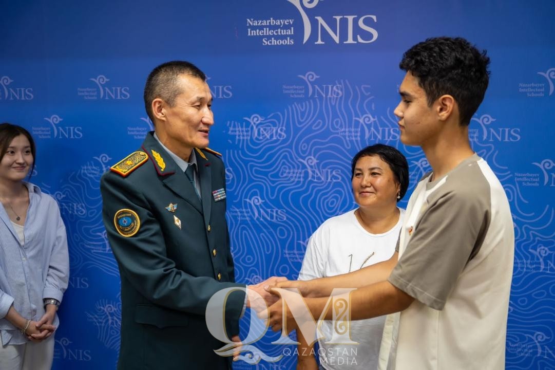 Школьник из Петропавловска получил медаль за спасение человека