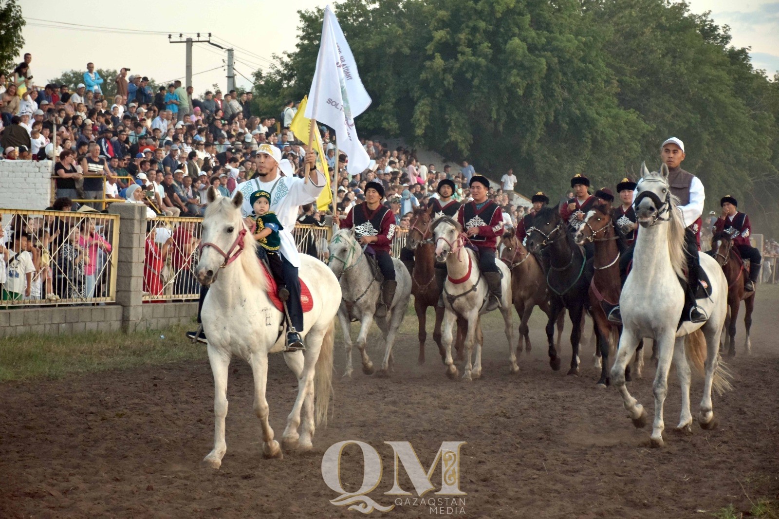Яркое шоу устроили в СКО на фестивале национальных видов спорта