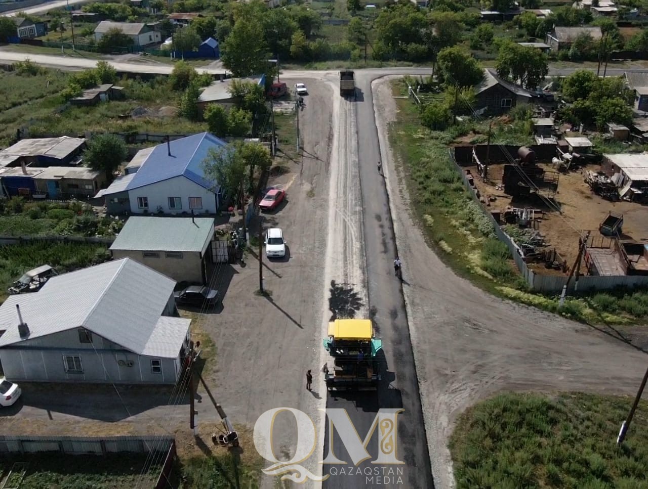 Масштабный ремонт дорог идёт в селе Тимирязево СКО