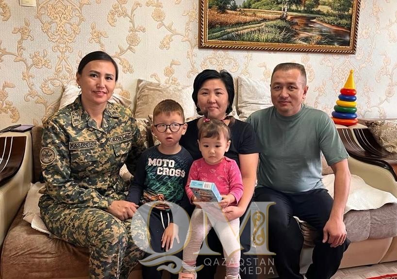 Военнослужащие Нацгвардии поздравили многодетных коллег с Днем семьи