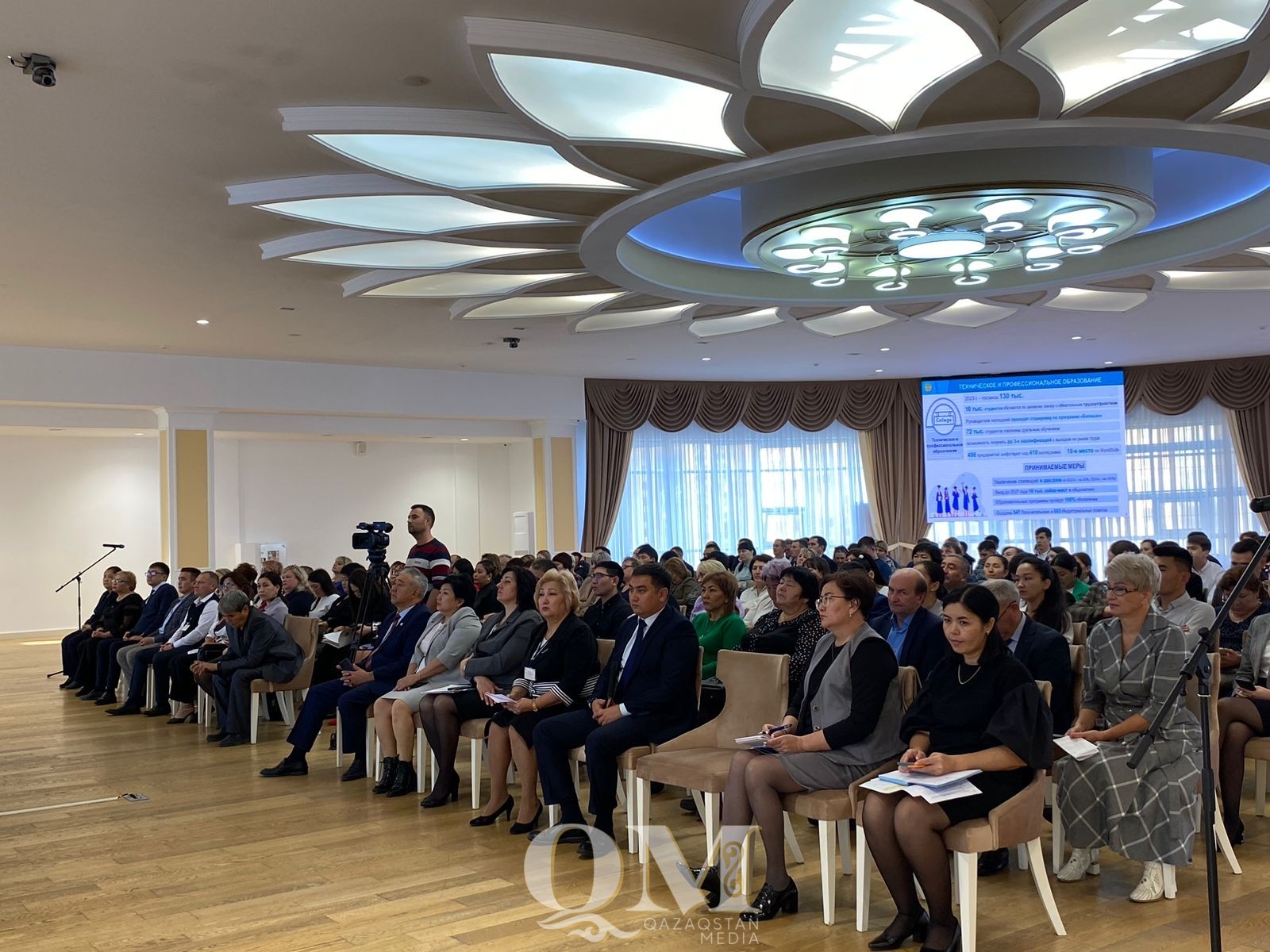 Вице-министр просвещения отчитался перед жителями СКО