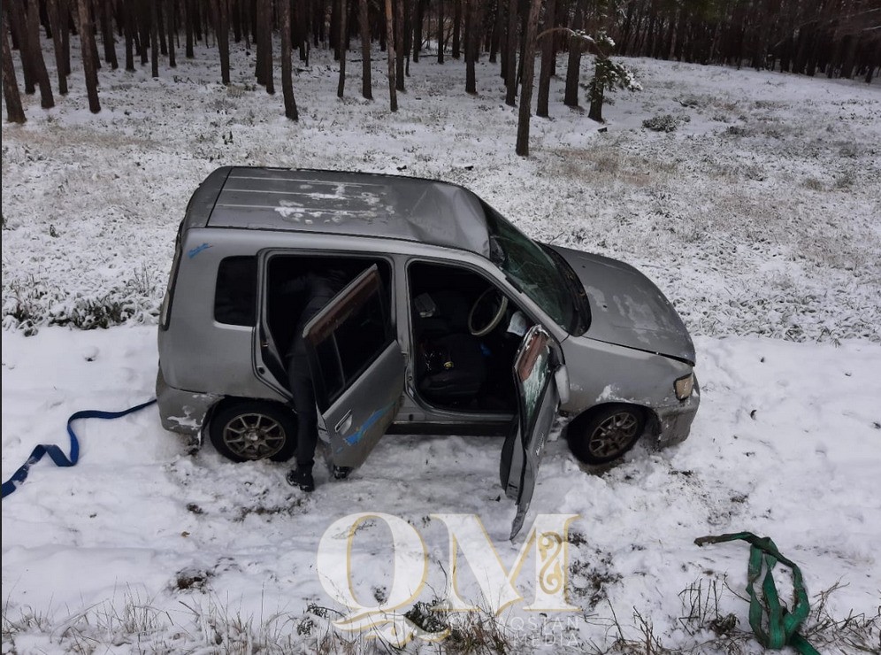 Легковушка из-за непогоды опрокинулась в кювет в СКО