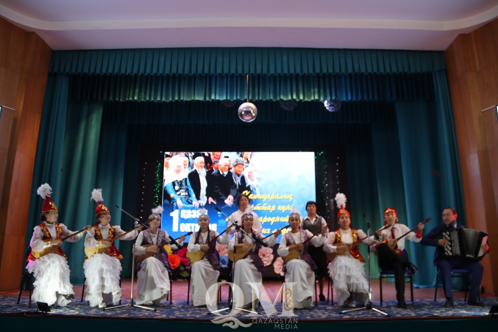 В Жамбылском районе чествовали ветеранов труда