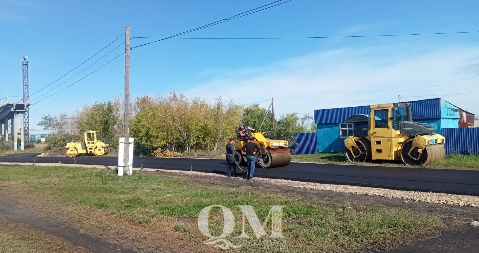 Работы продолжатся пока позволяет погода. Думаю, за октябрь подрядчик успеет отремонтировать еще две улицы. Дорожные работы планируем продолжить и в следующем году. Положим щебень и покроем асфальтом еще семь улиц города