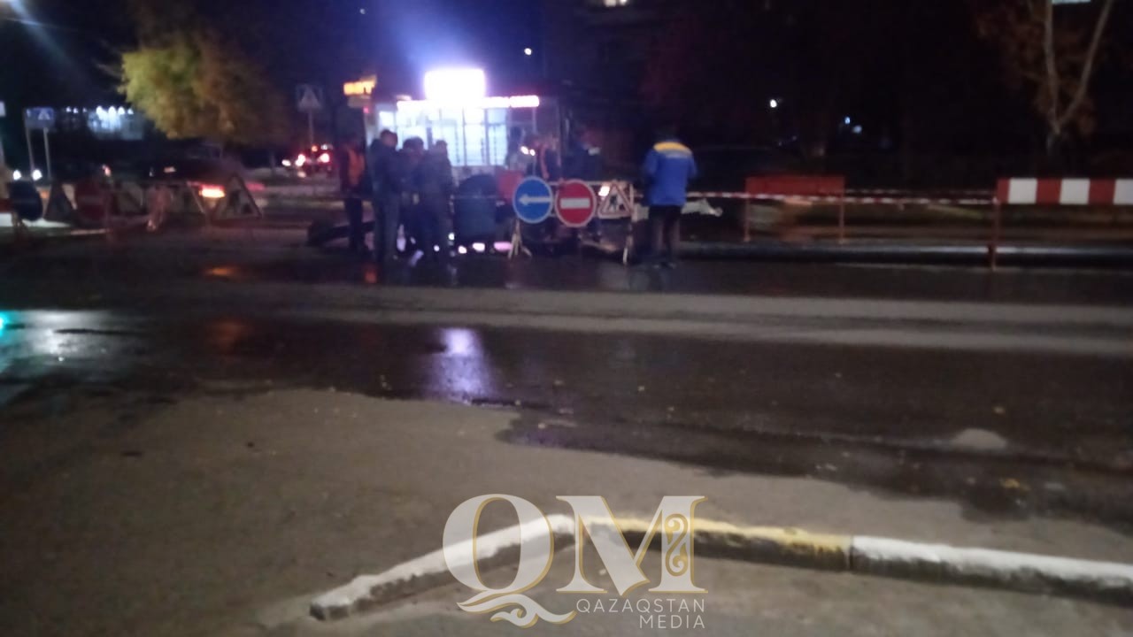 ЧП в Петропавловске: поток воды на городской улице испугал горожан