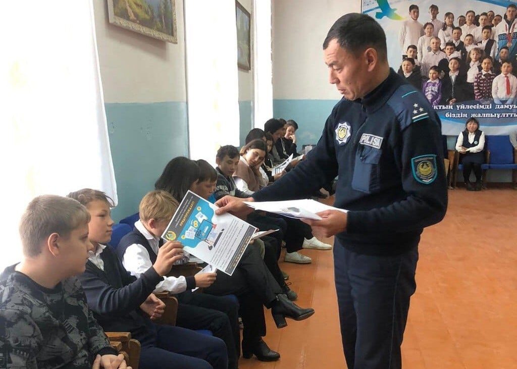 Повод для тревоги: ребенок замкнулся, сменил стиль одежды и привычки