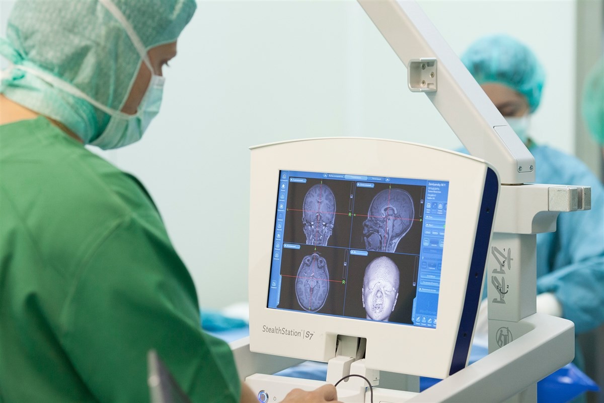 21 дорогостоящую операцию провели врачи с помощью нейронавигации в СКО