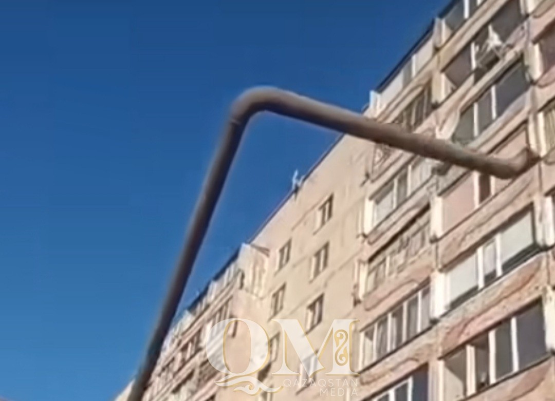 «Газель» сорвала газовую трубу с многоэтажки в Петропавловске