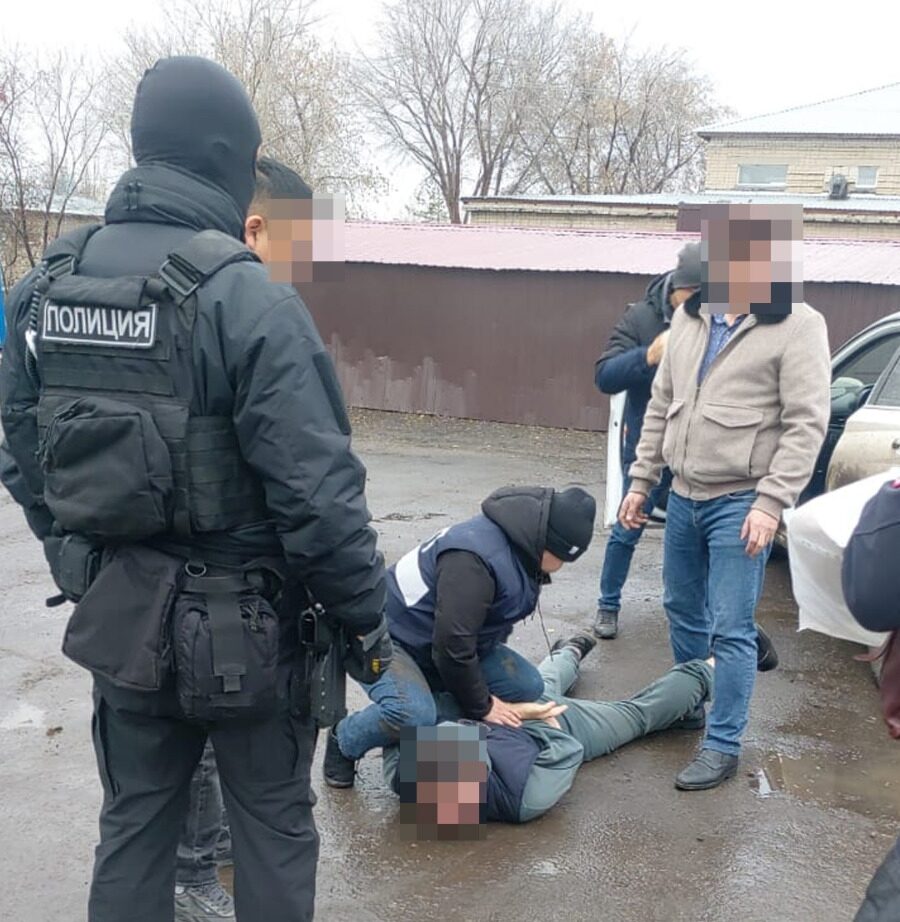 Двоих блогеров-вымогателей задержали в Петропавловске