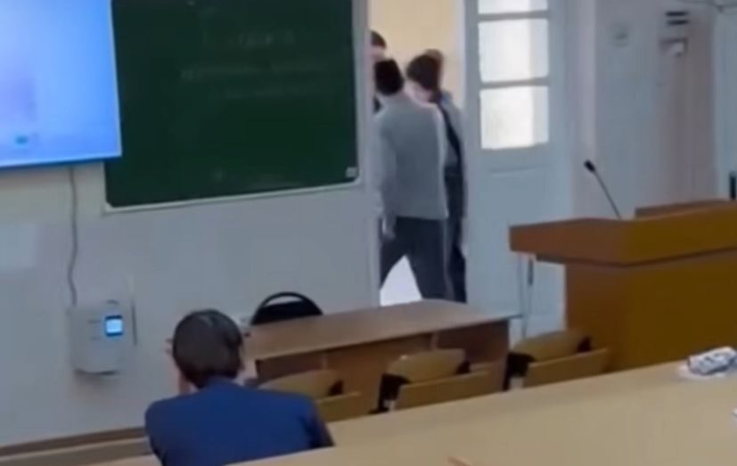 Студент накинулся на работницу университета в Петропавловске