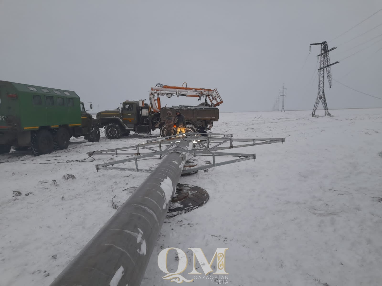 Шестые сутки без света остаются 40 сел после урагана и снегопада в СКО