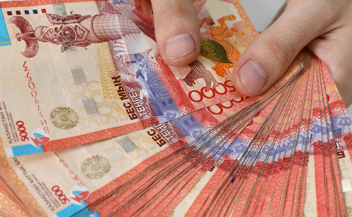 Изъять из обращения банкноты 5000 тенге старого образца планируют в Казахстане