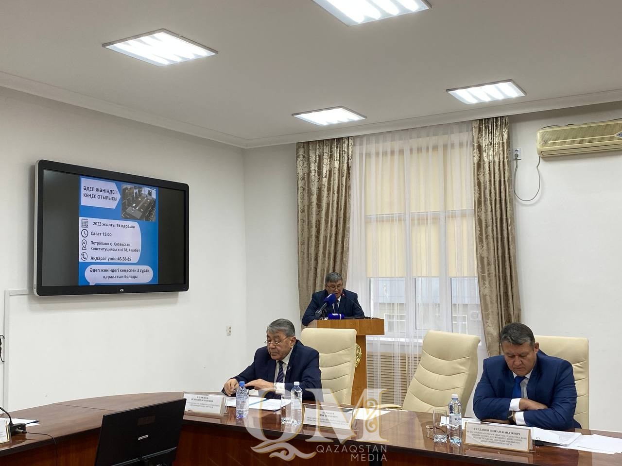 Чиновник оскорбил соседок в домовом чате в Петропавловске