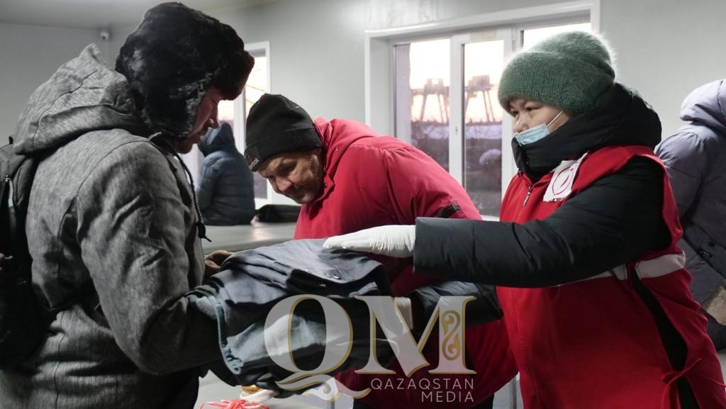 Как волонтеры помогают бездомным пережить морозы в Петропавловске