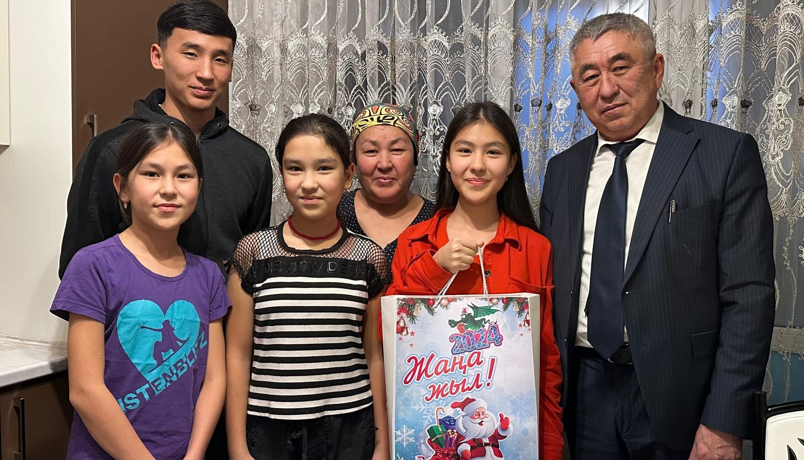 Президент исполнил новогоднее желание школьницы из Петропавловска