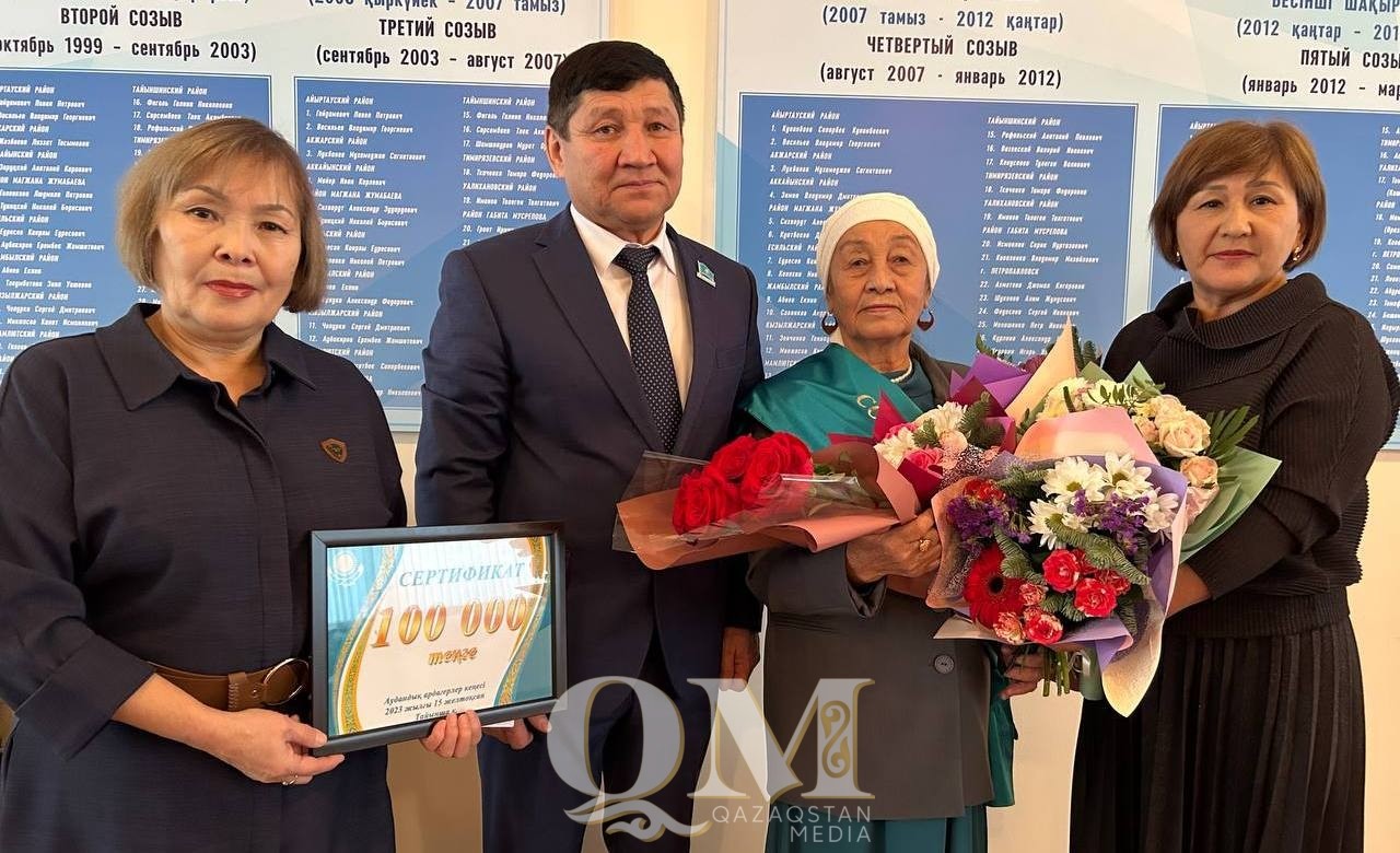 Апашка-тракторист Казиза Кенесбаева получила звание «Почётный гражданин Северо-Казахстанкой области»