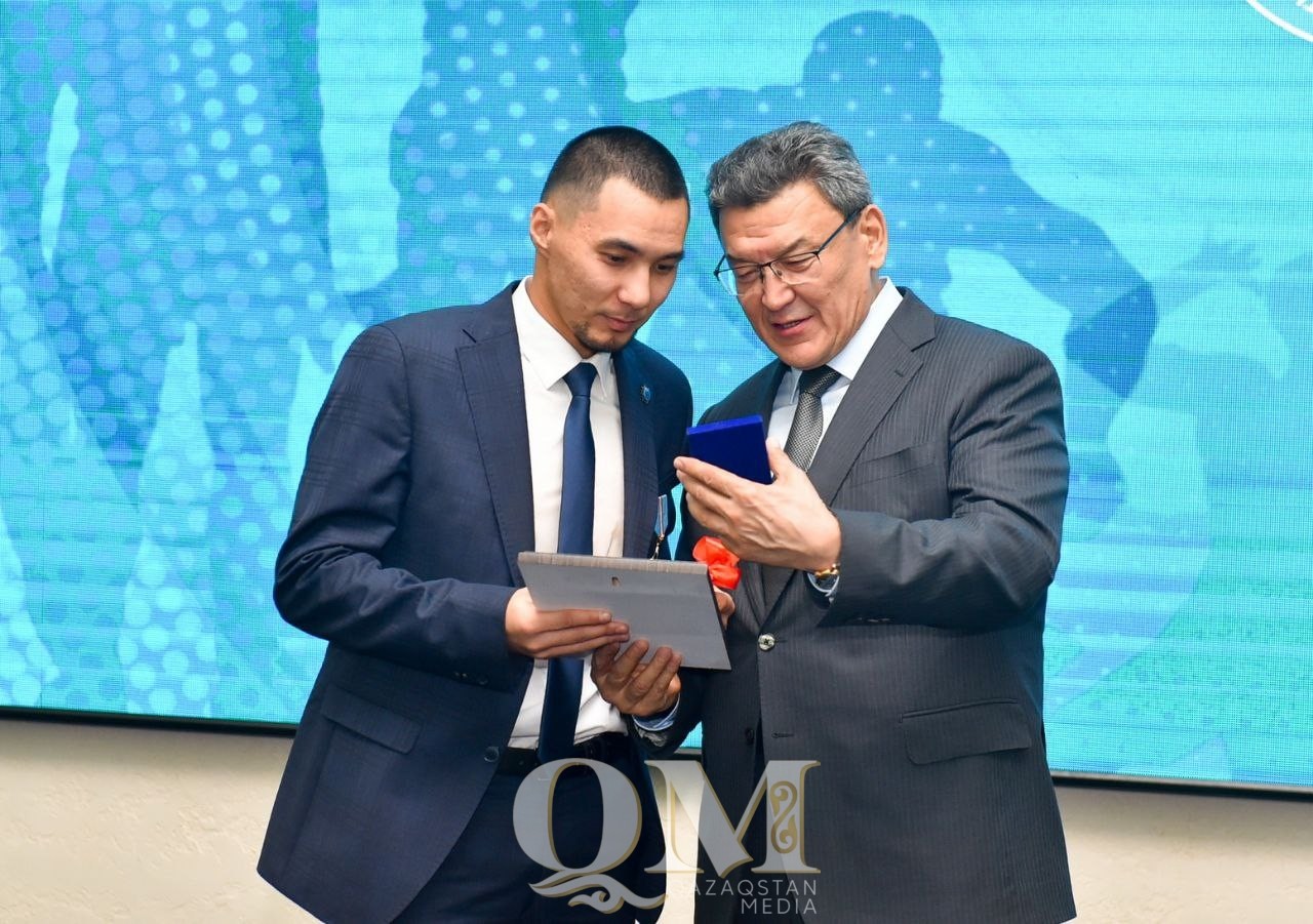 СҚО әкімі Сурдлимпиаданың жеңімпазына пәтер кілтін табыс етті