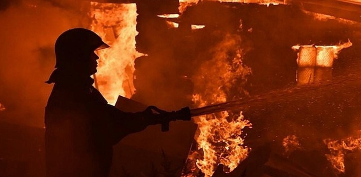 Погибли люди: целый час спасатели ехали до места пожара в СКО