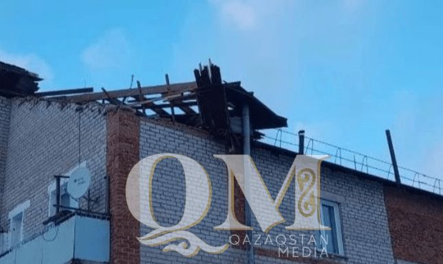 В многоквартирном доме СКО сорвало крышу