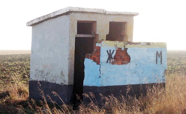 Снести «страшные» туалеты вдоль трасс хотят в Казахстане