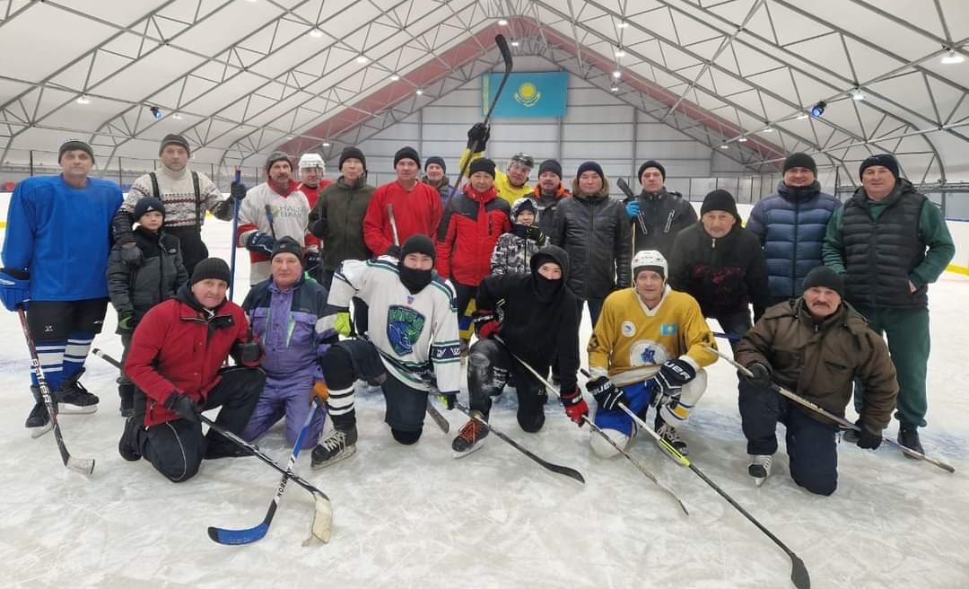 Аким района СКО призвал молодежь заниматься хоккеем