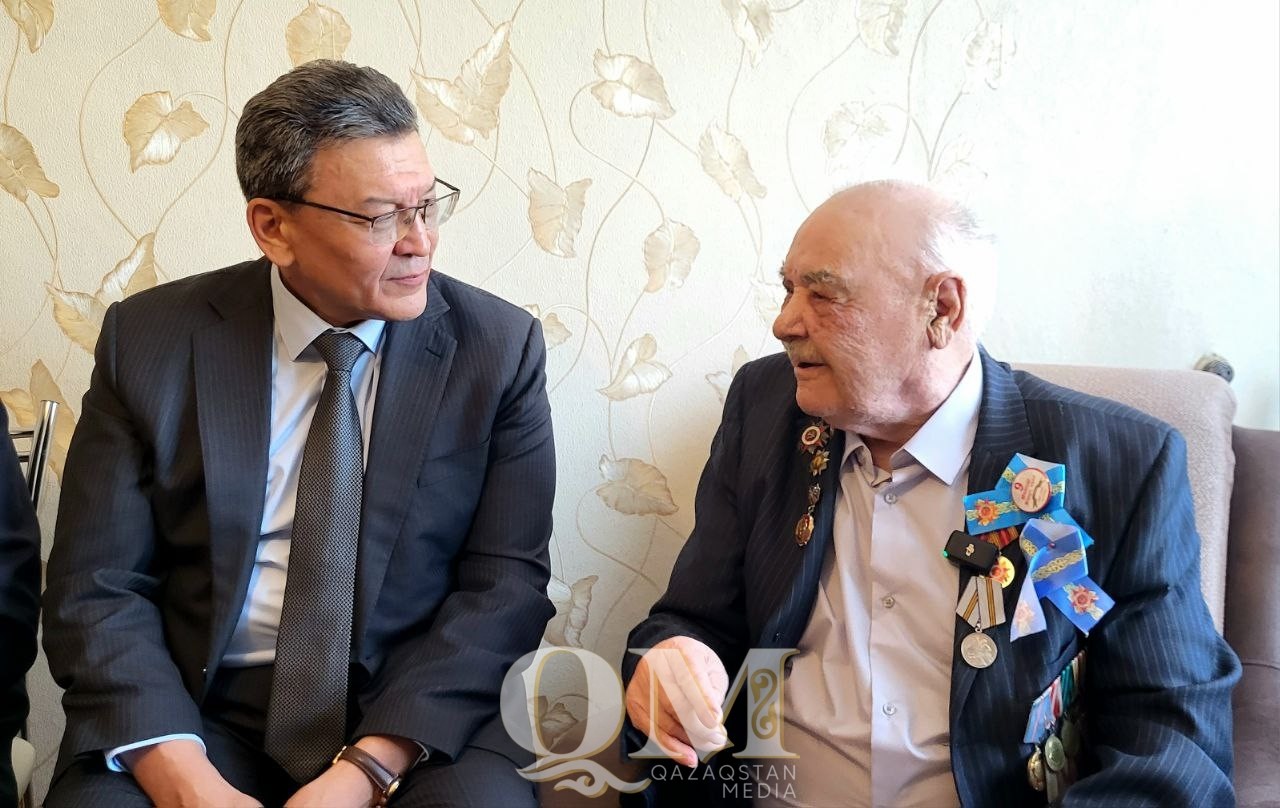 СҚО әкімі соғыс ардагерін туған күнімен құттықтады