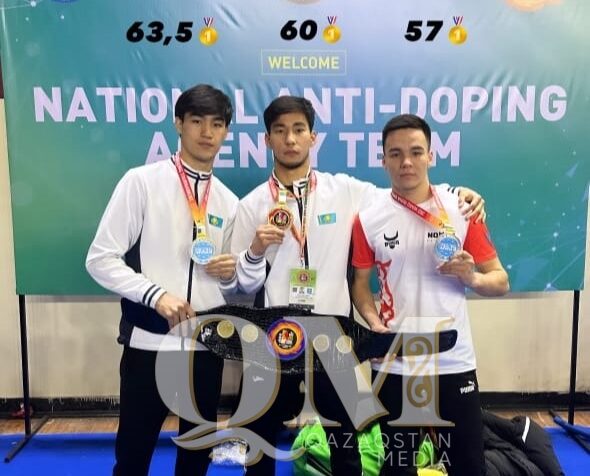 Кикбоксеры из СКО завоевали три золотые медали на турнире в Индии