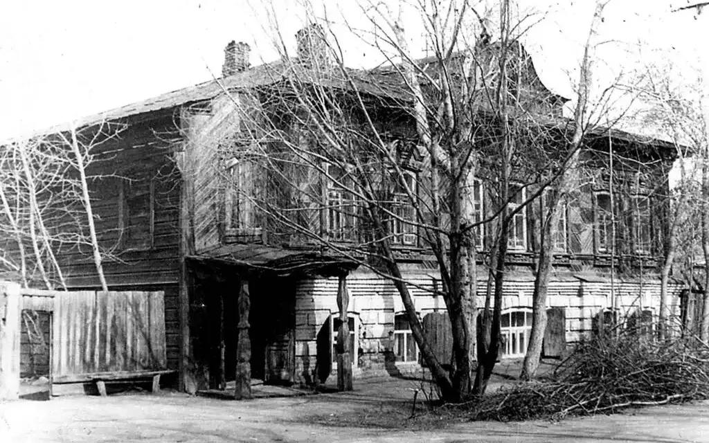 Дом купца Баженова в Петропавловске: в вековом особняке до сих пор живут люди