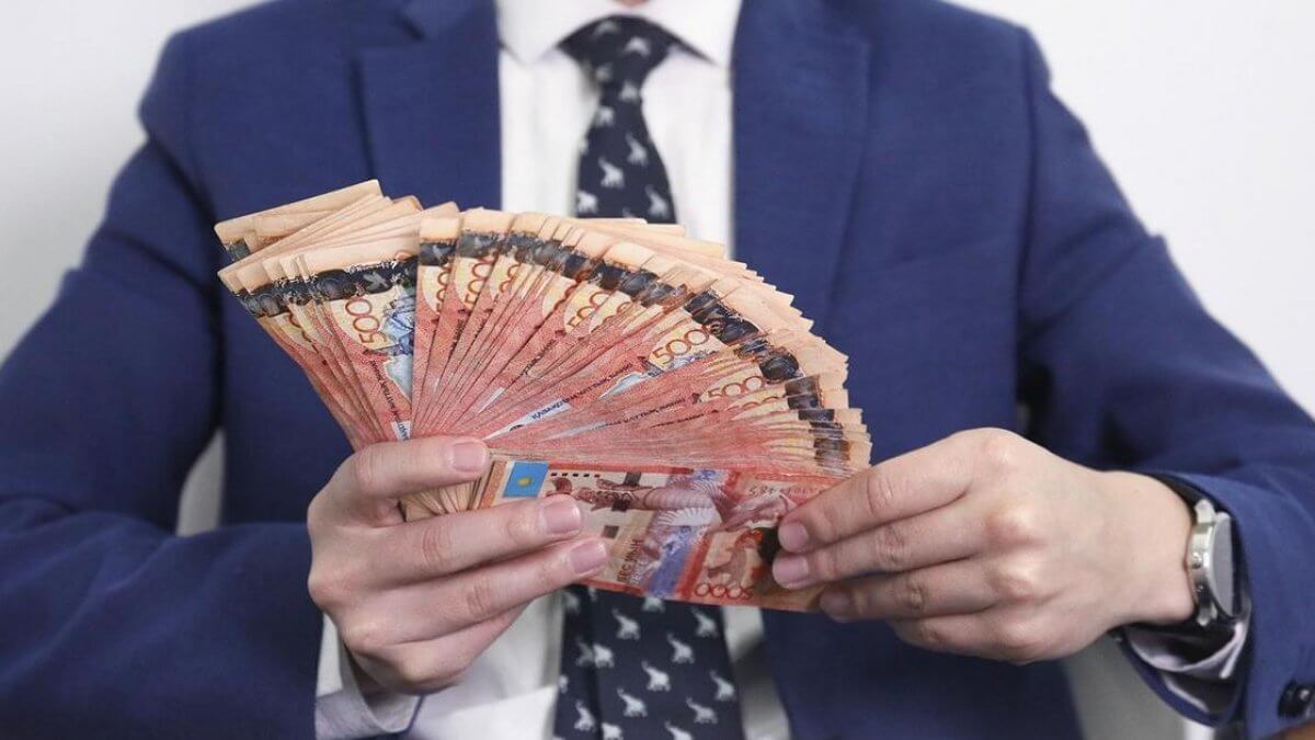 Акмолинского чиновника посадили на два года за хищение 1,2 млрд