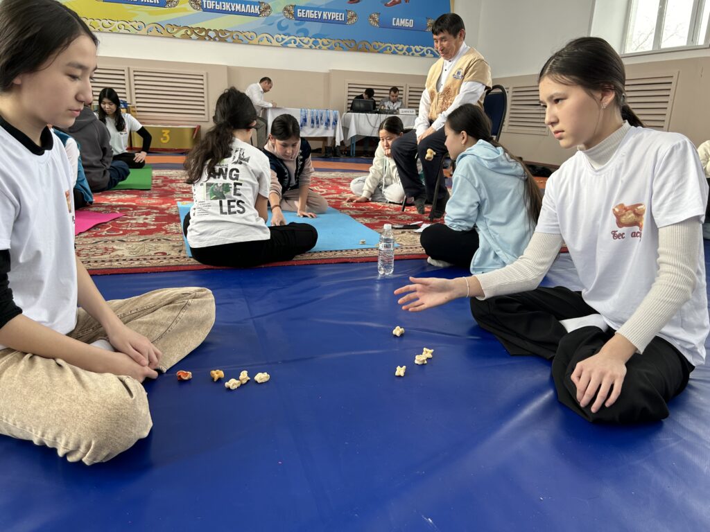 Петропавлда асық ату мен бес асықтан қалалық ашық чемпионат өтіп жатыр 