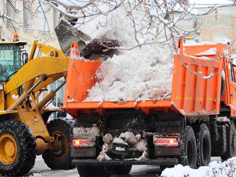 С начала зимы 440 тысяч кубов снега вывезли коммунальщики в Петропавловске