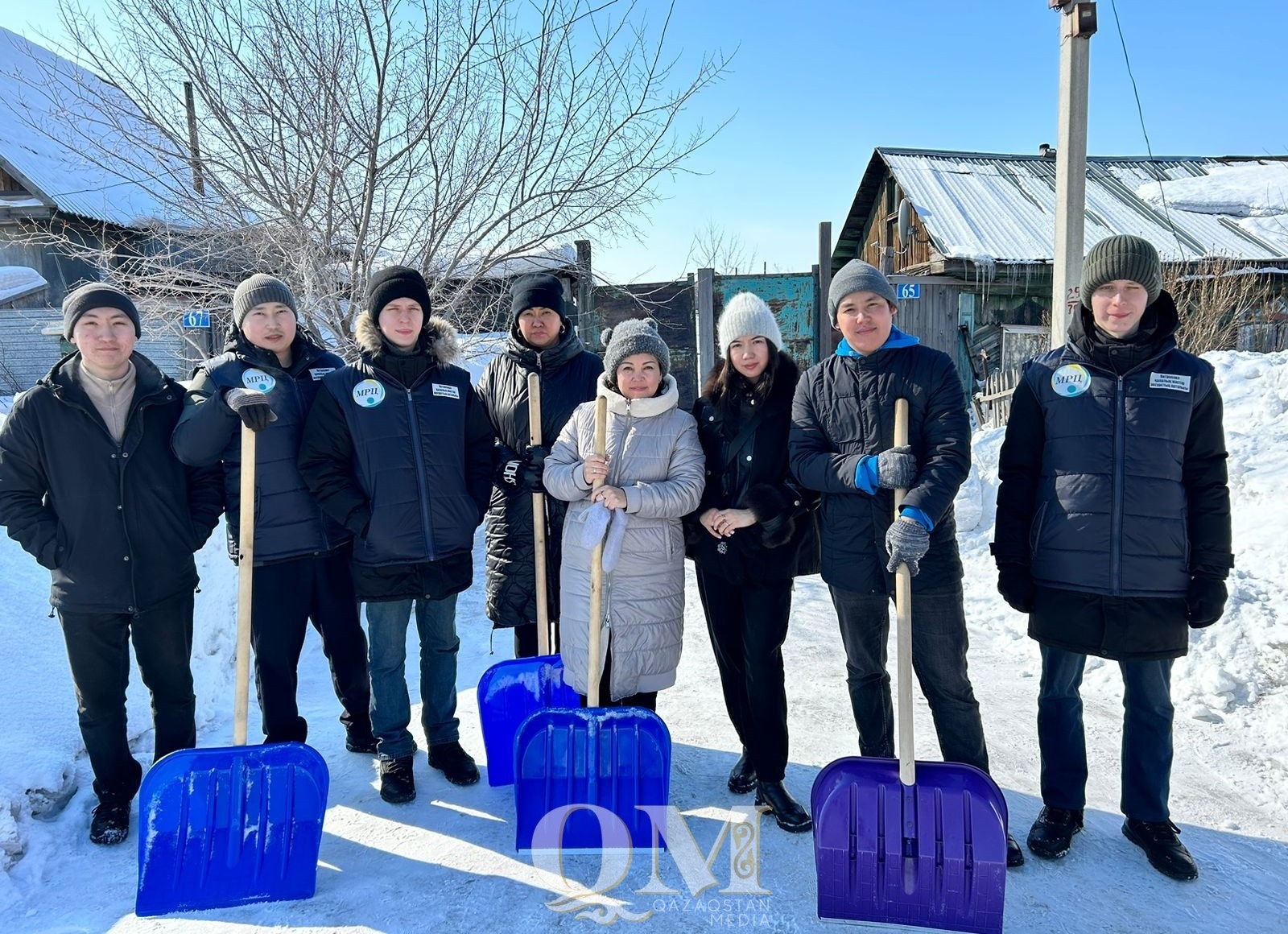 630 дворов очистили от снега волонтеры в СКО