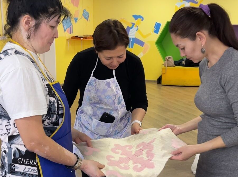 Технике мокрого войлоковаляния обучают женщин в СКО