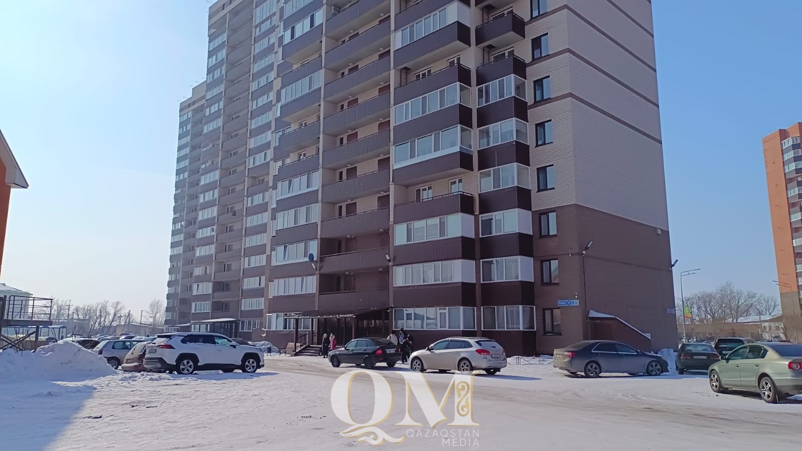 Художества подростка, изрисовавшего подъезд свастикой, закрасили в Петропавловске