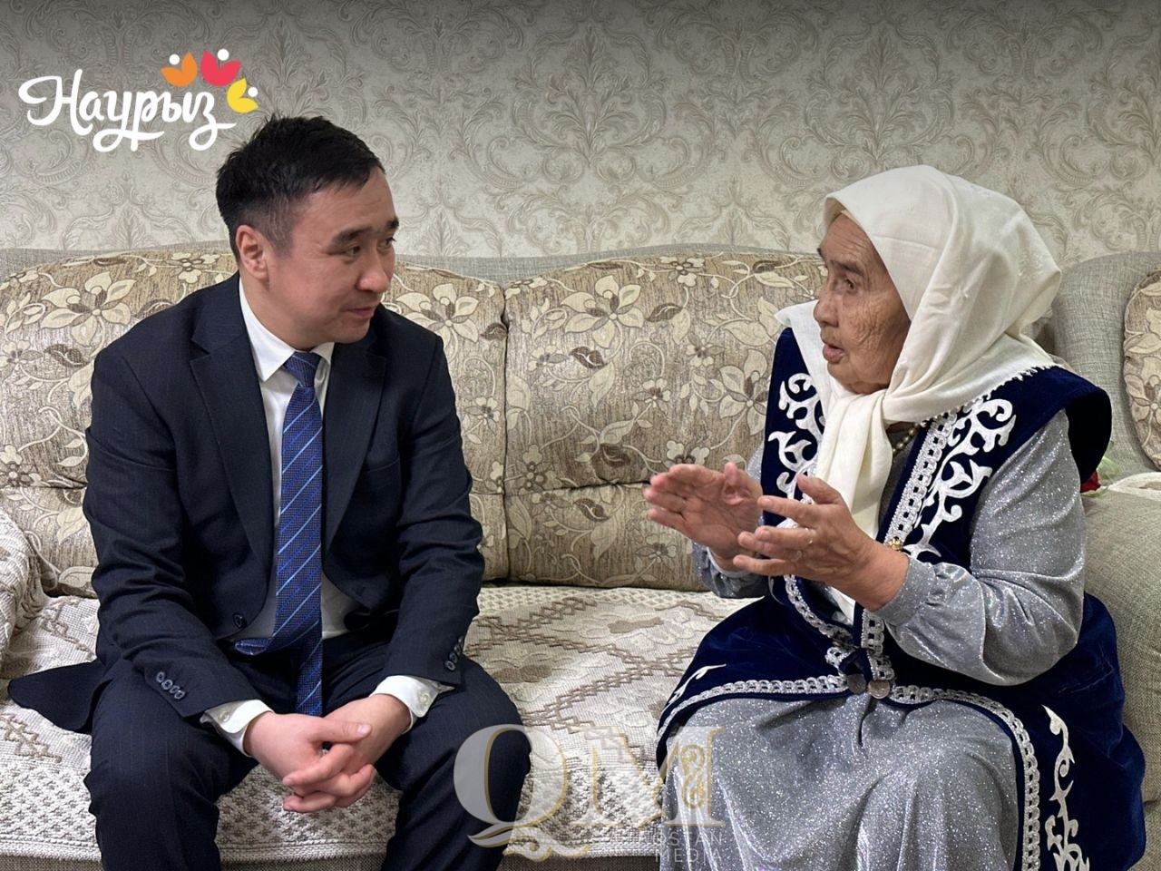 Многодетную маму с праздником Амал поздравил аким Кызылжарского района СКО