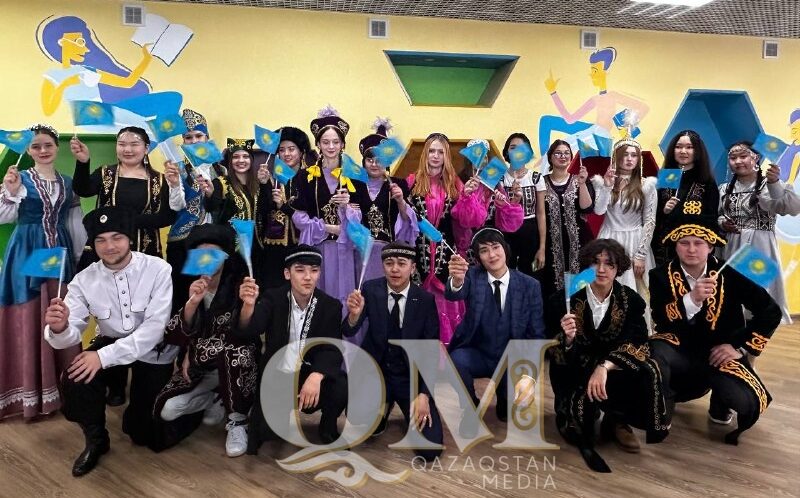 Студенты из Петропавловска показали как провожают невесту в новую семью