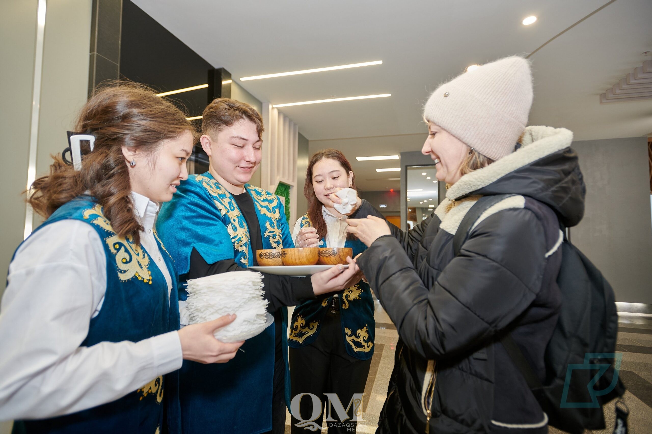 20 кг курта раздали в День благодарности в Кozybayev University