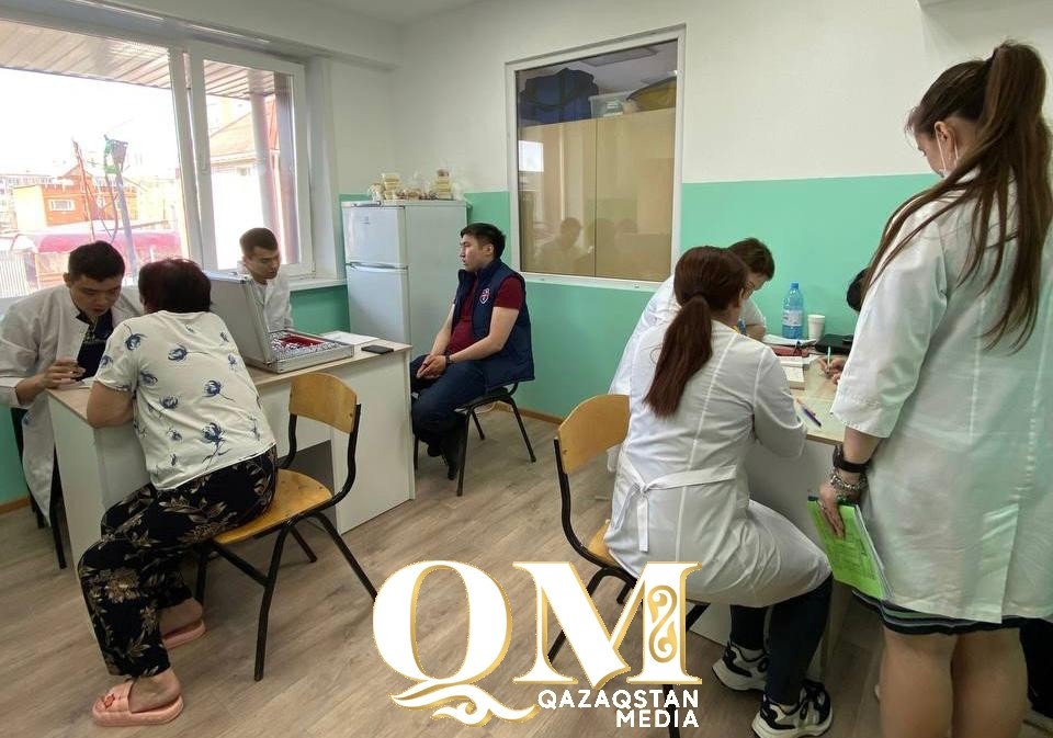 Врачи из Алматы обследуют пострадавших от наводнения в СКО